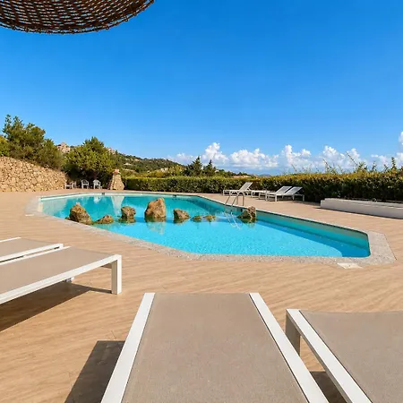 Marina Three-bedroom House With Pool Dom wakacyjny *