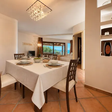 Σπίτι διακοπών Marina Three-bedroom House With Pool *