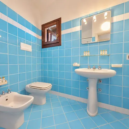 Marina Three-bedroom House With Pool Nyaraló