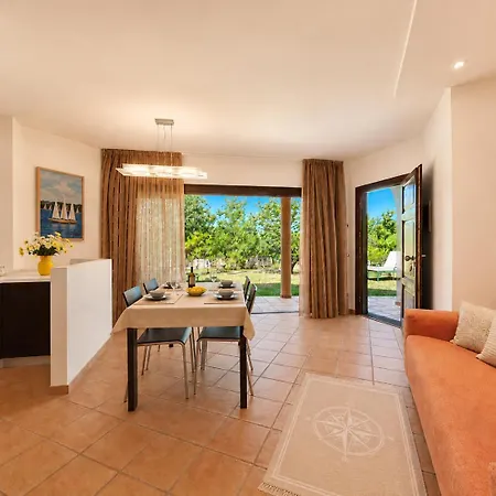 Marina Three-bedroom House With Pool * פורטו צ'רבו