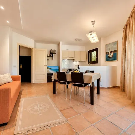 בית נופש Marina Three-bedroom House With Pool