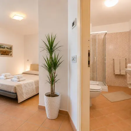 Marina Three-bedroom House With Pool Ferienhaus